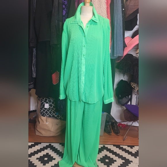 AKIRA Pants - Akira Vibrant Green Plisse Pant Set